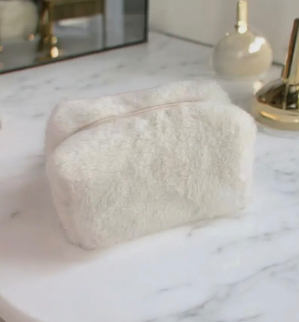 FAI - Trousse fausse fourrure blanc ou camel 